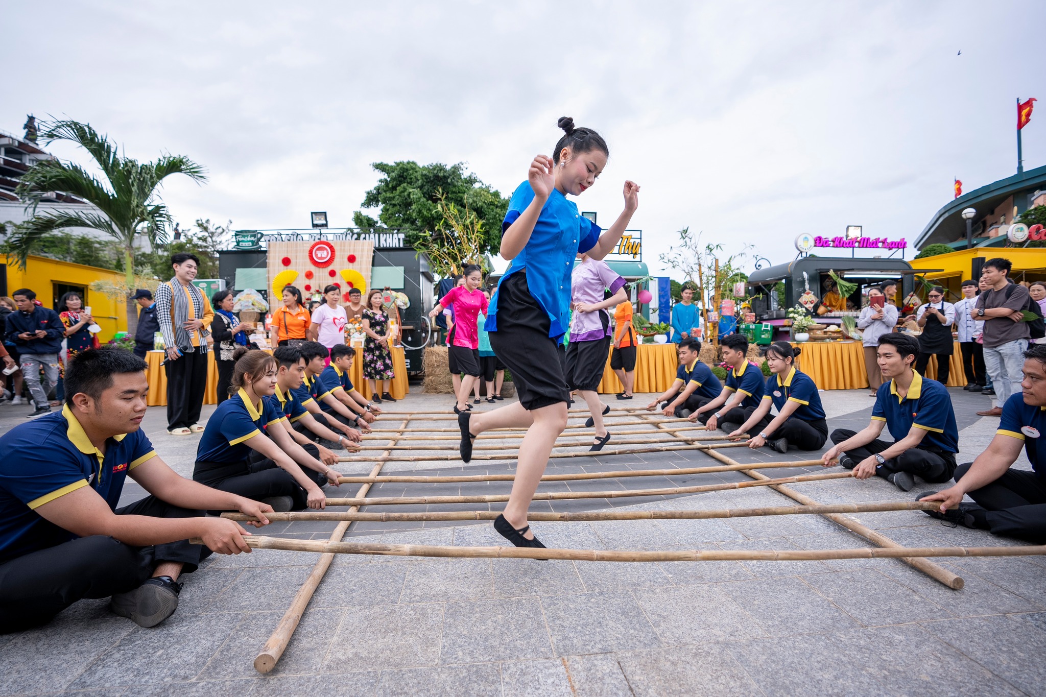 Tây Ninh có gì lạ ? Có “Chợ Lá không”  giống bất kỳ nơi nào  - 4
